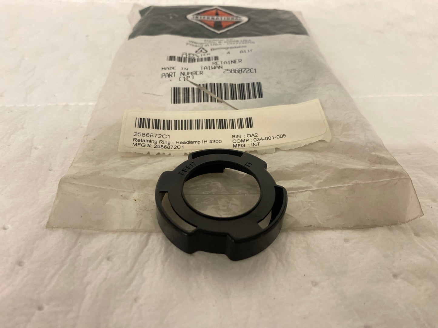 Retaining Ring - Headlamp IH Straight  (2586872C1)